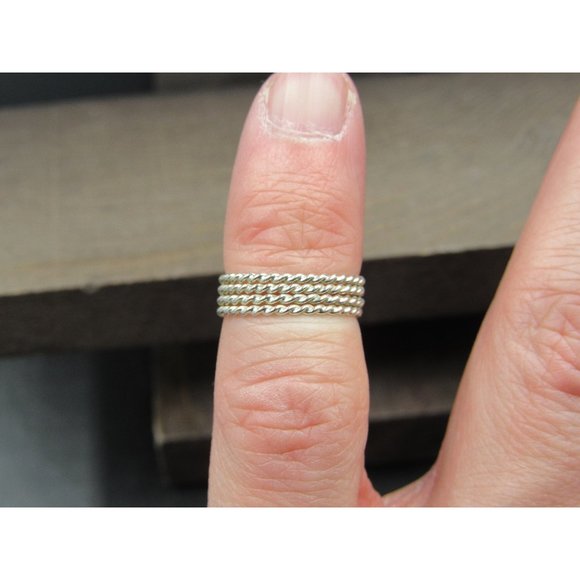 Size 2.25 Sterling Silver Cute Small Pattern Toe Band Ring - Picture 1 of 5